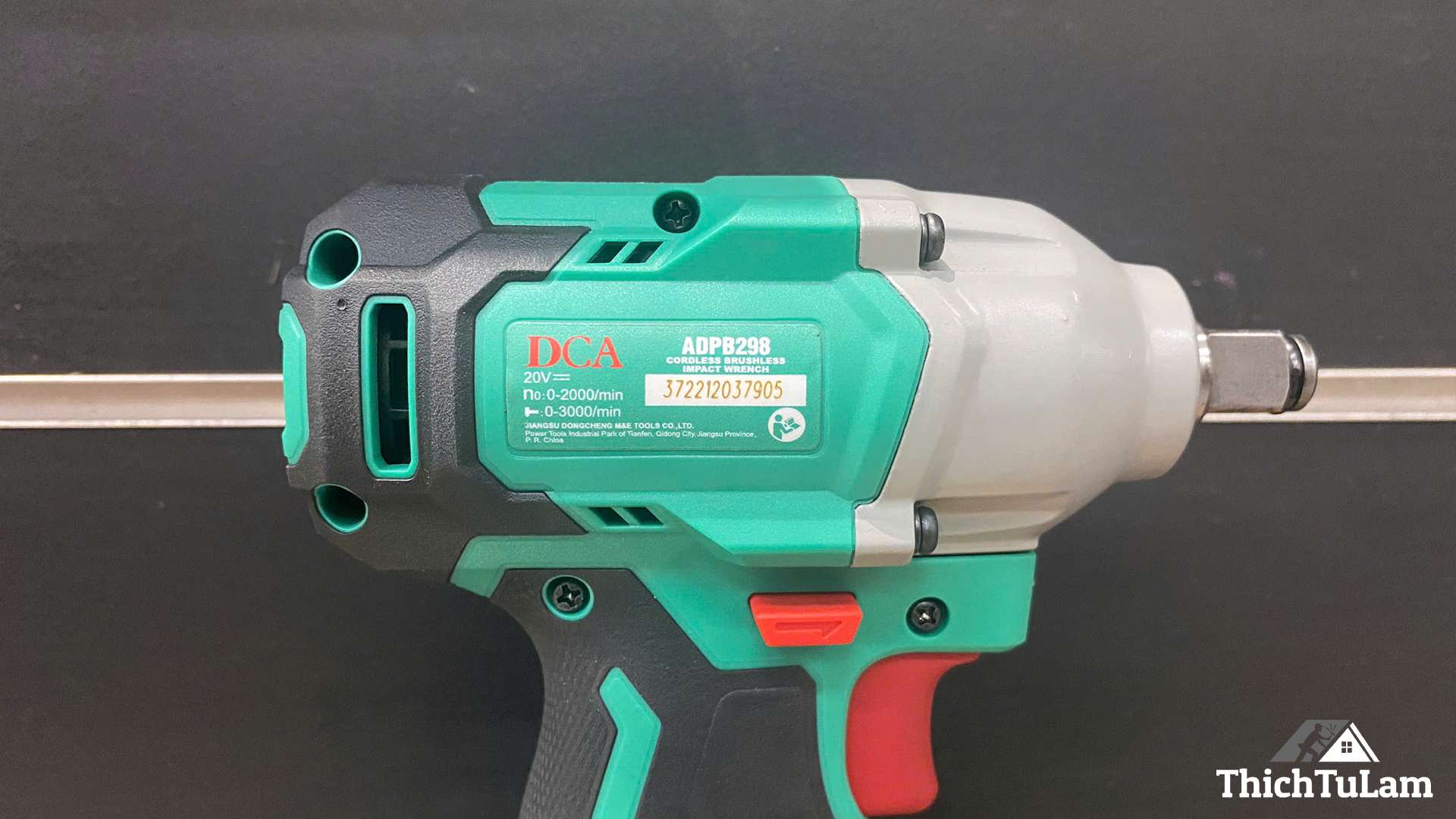 Máy bắn bu lông pin 20V 298Nm DCA ADPB298DM