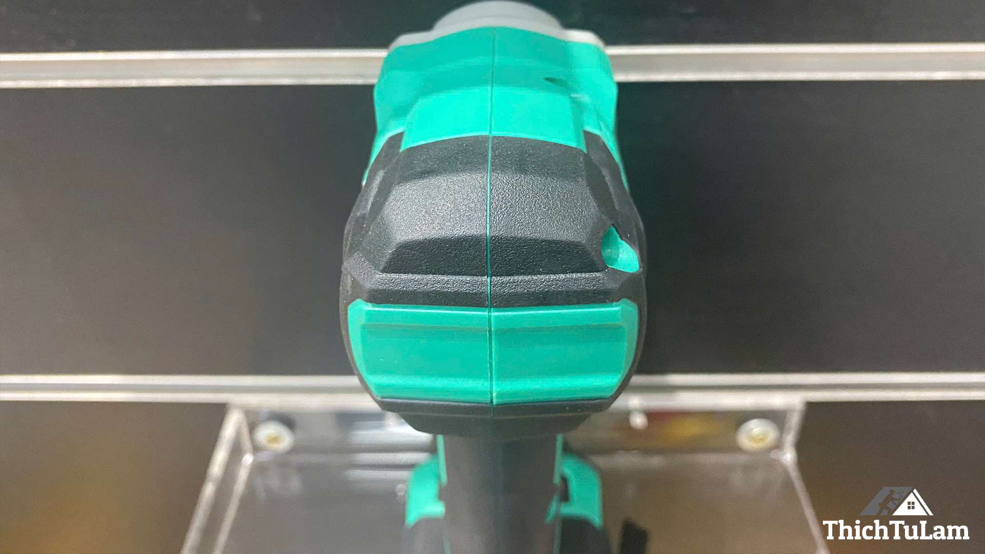 Máy bắn bu lông pin 20V 298Nm DCA ADPB298DM