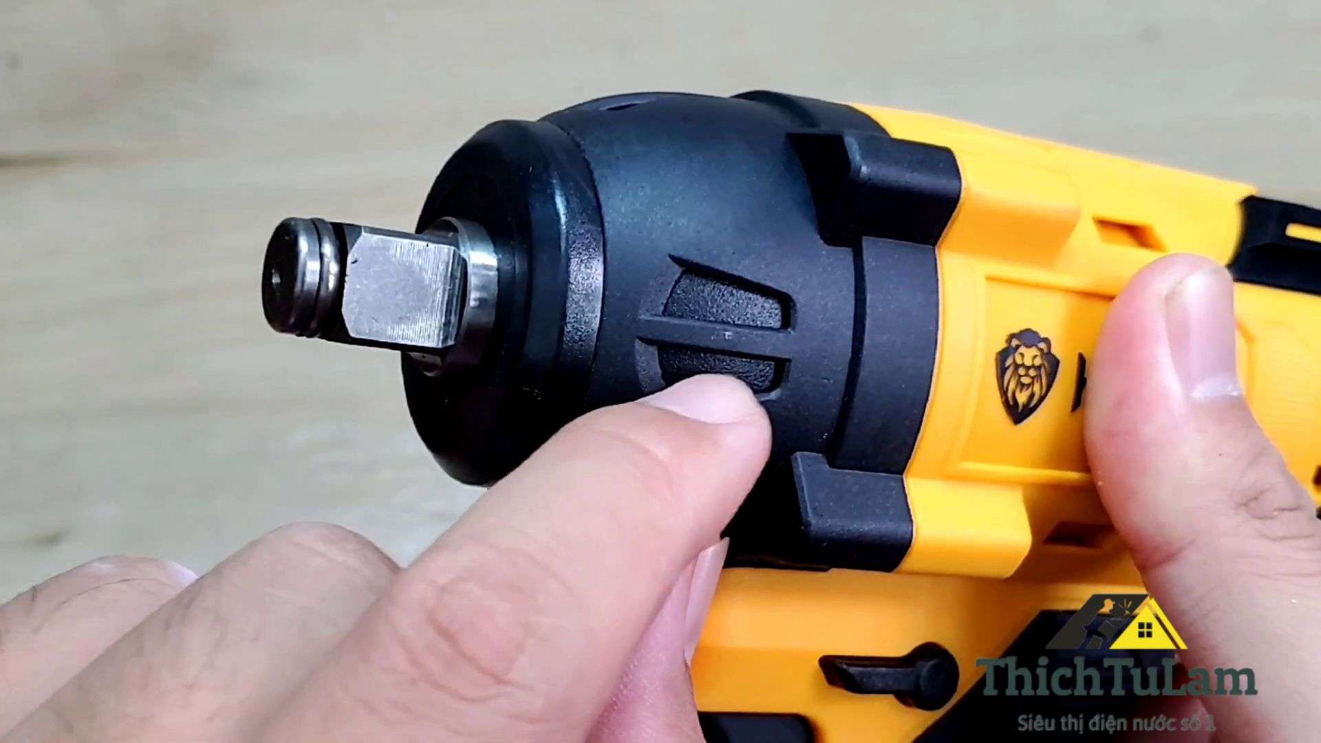 Đầu bắn Máy bắn bu lông pin Hukan HK-IWH520G