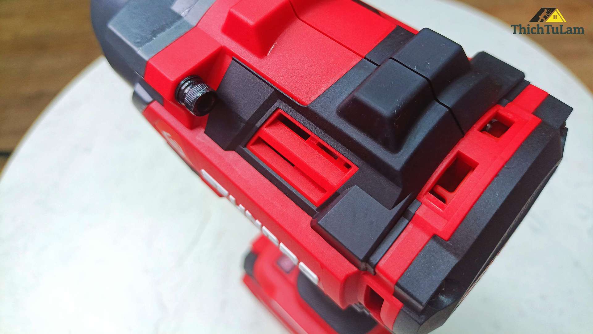 Máy bắn bu lông pin M21 1000Nm Sfunpro S20M1000A-8.0 (2 pin 8Ah+ 1 sạc)