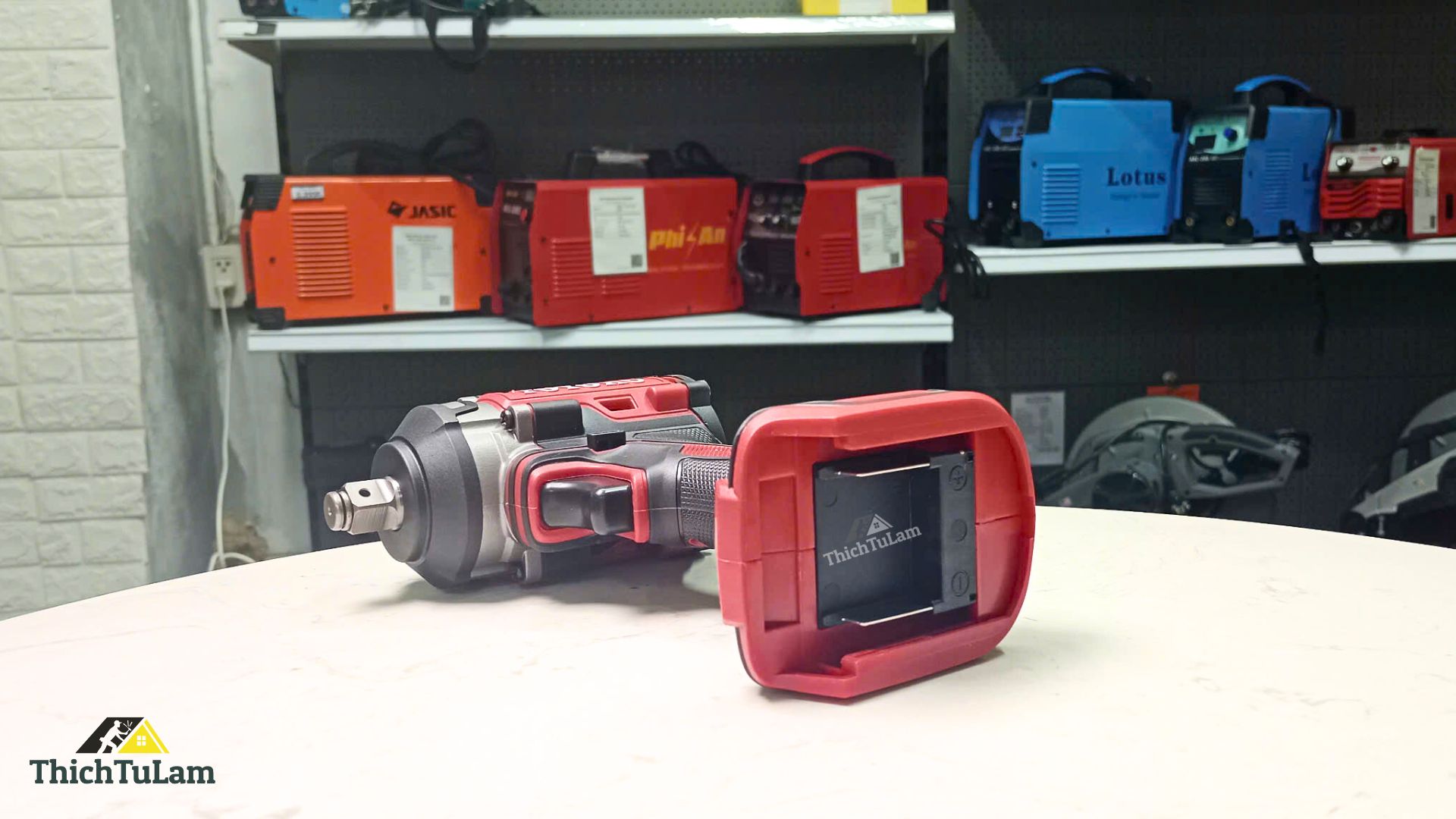 Máy bắn bu lông pin M21V 550Nm Toyoko T20550F (2 pin + 1 sạc) - 2