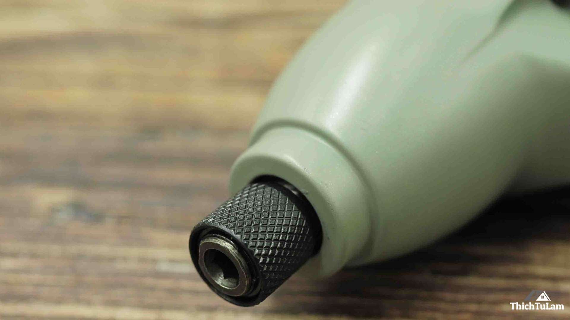 Máy bắn vít 300W DCA APL8