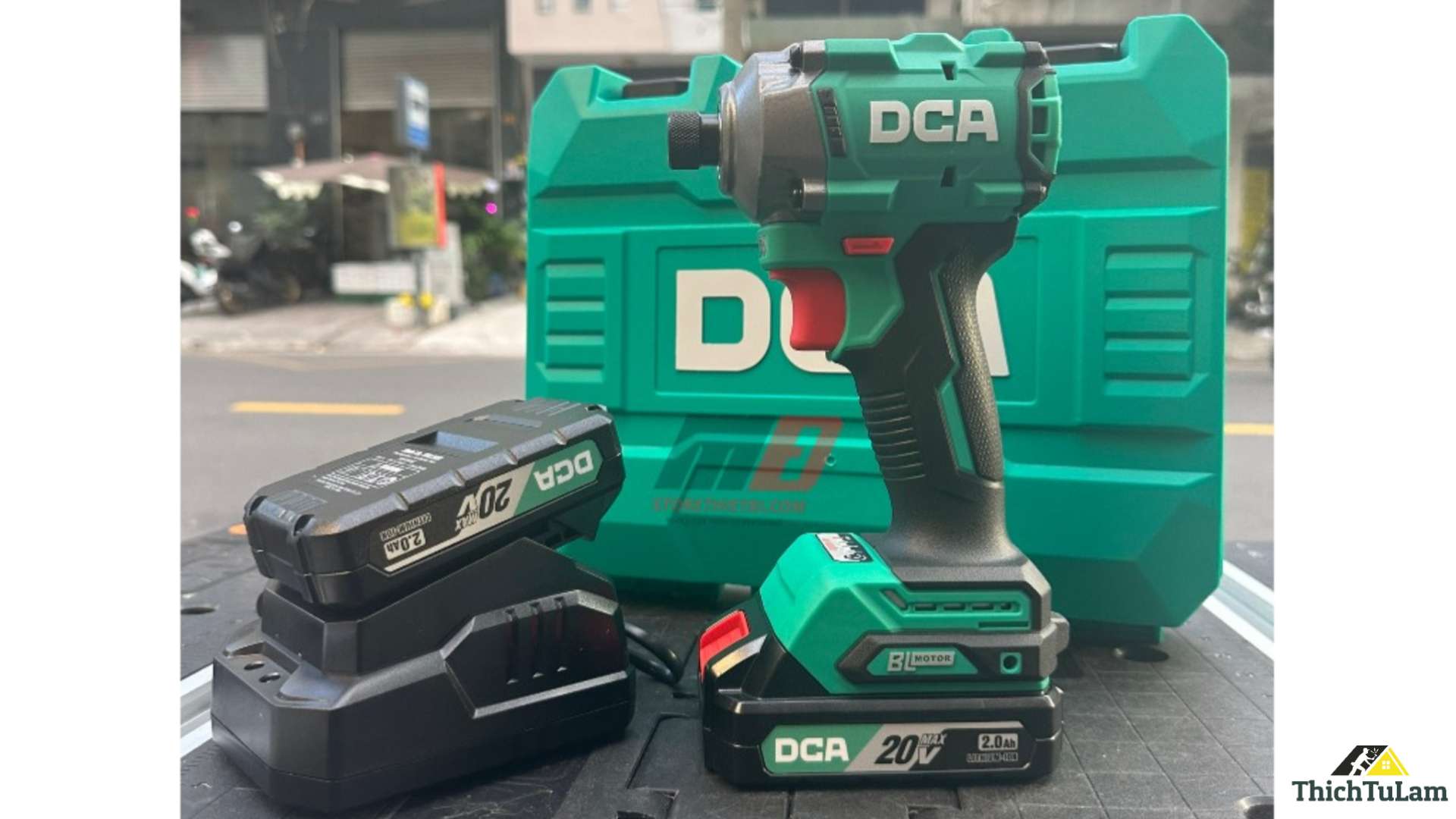 Máy bắn vít không chổi than dùng pin DCA ADPL198EM