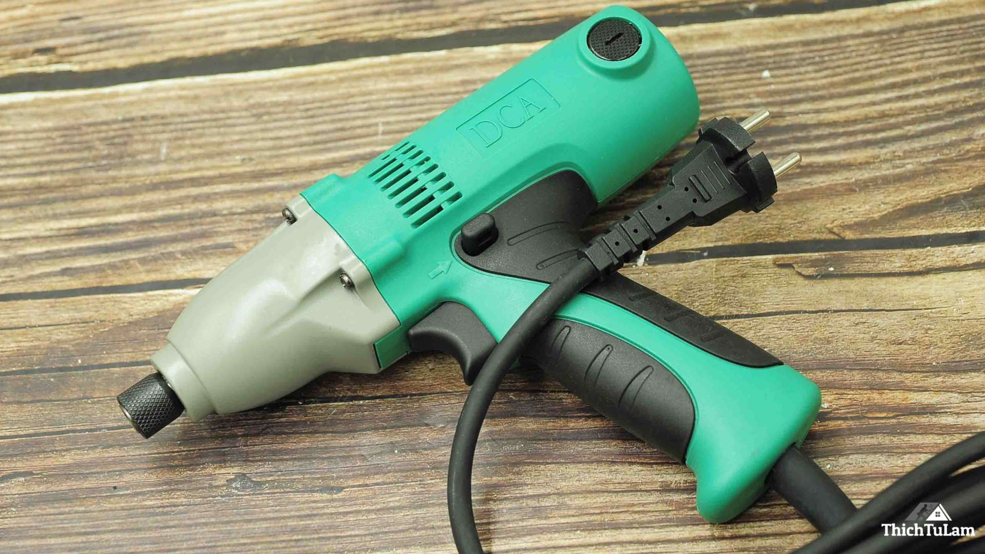 Máy bắn vít tôn dùng điện 300W DCA APL8