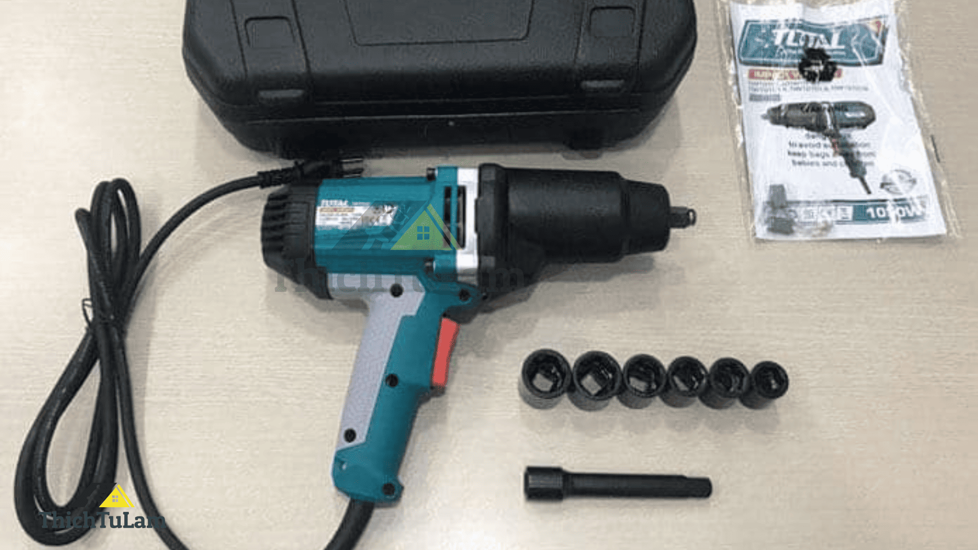 Máy bắn vít Total