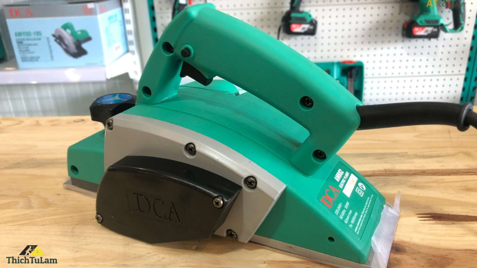 Máy bào gỗ DCA AMB82