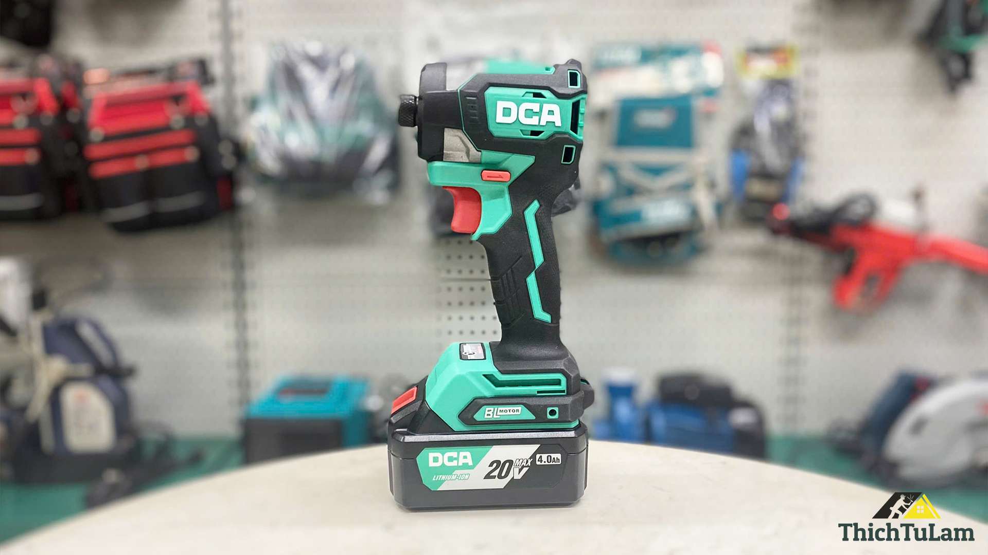 Máy bắt vít không chổi than 1 pin 1 sạc DCA ADPL208ADM