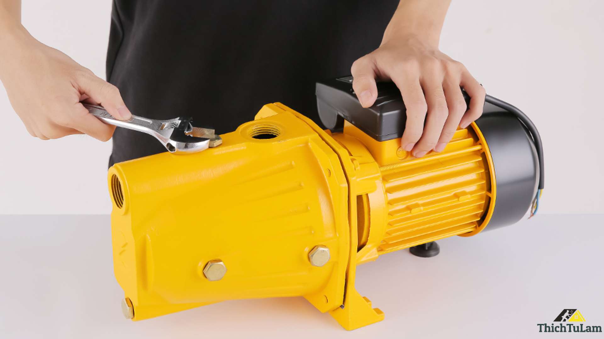 Máy bơm nước ly tâm Tolsen 79973