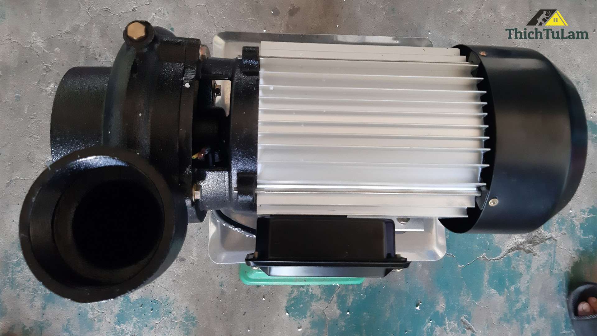 Máy bơm nước Navy