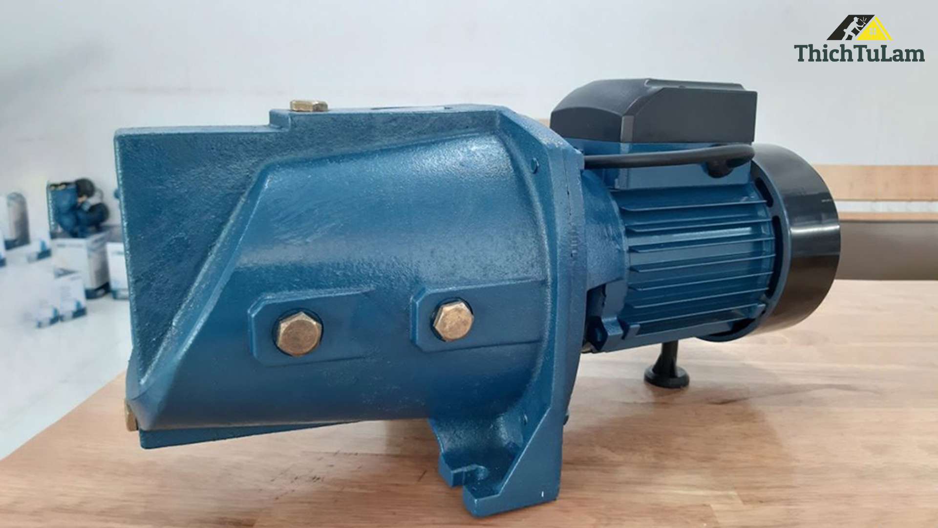 Máy bơm nước Navy