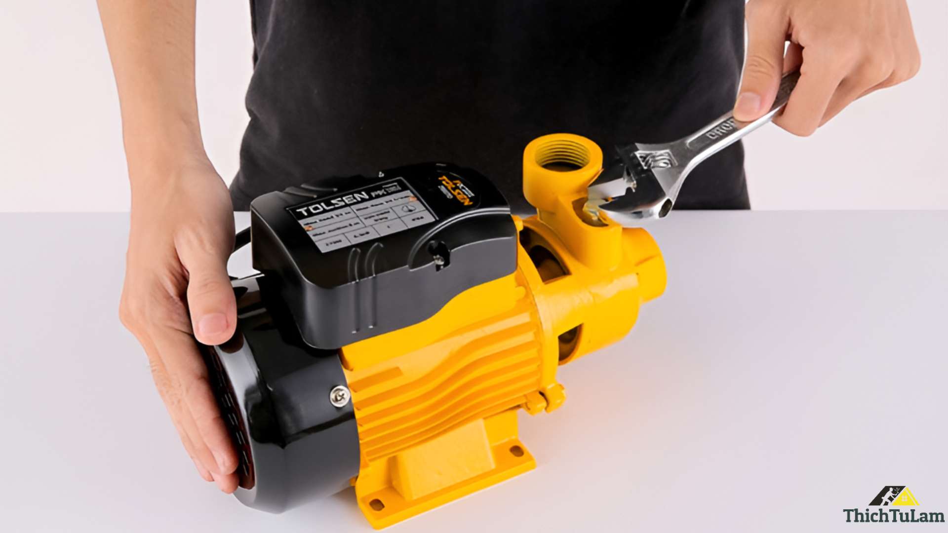 Máy bơm nước đẩy cao Tolsen 79970 370W