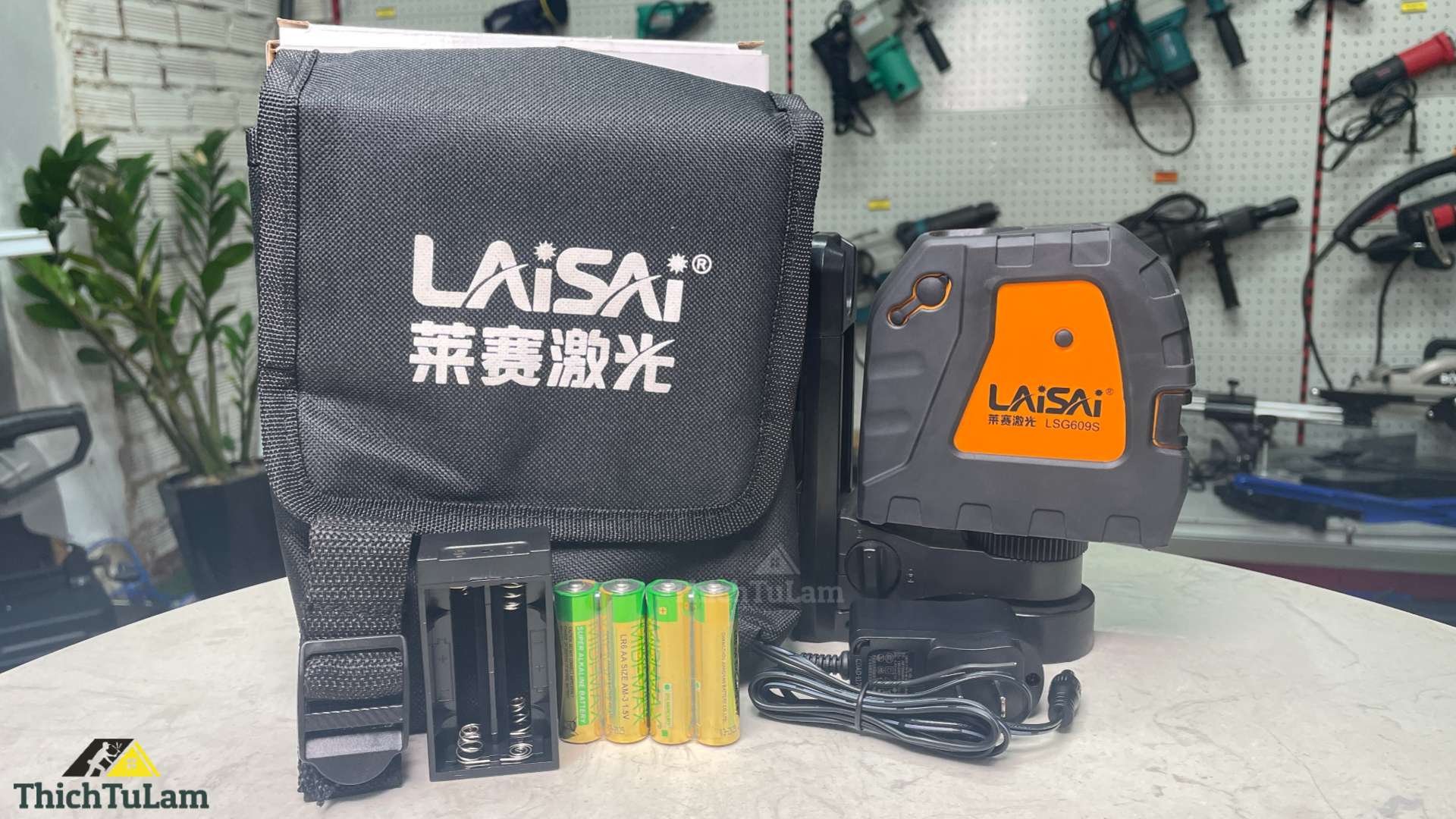 Máy cân mực laser 2 tia xanh treo tường Laisai LSG609S