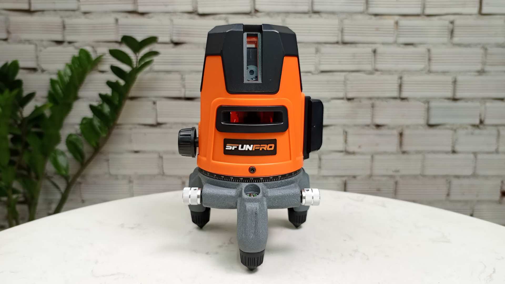 Máy cân mực laser 5 tia xanh Sfunpro SF6605CG