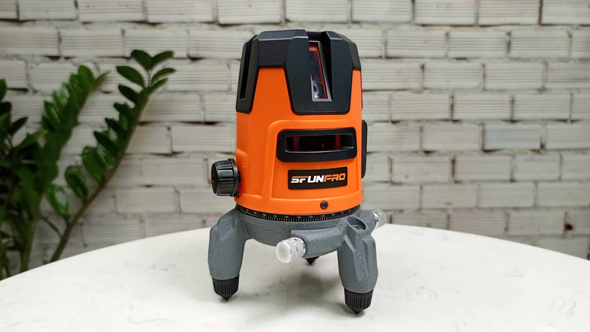 Máy cân mực laser 5 tia xanh Sfunpro SF6605CG