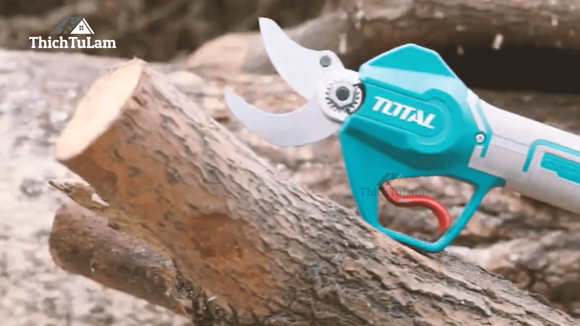 Máy cắt cành Total