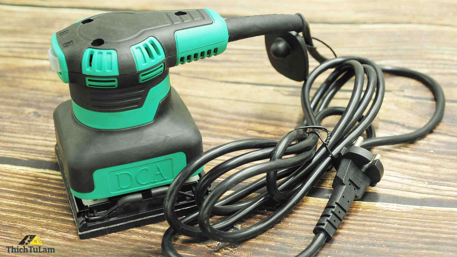 Máy chà nhám rung vuông mini DCA ASB04-100 240W