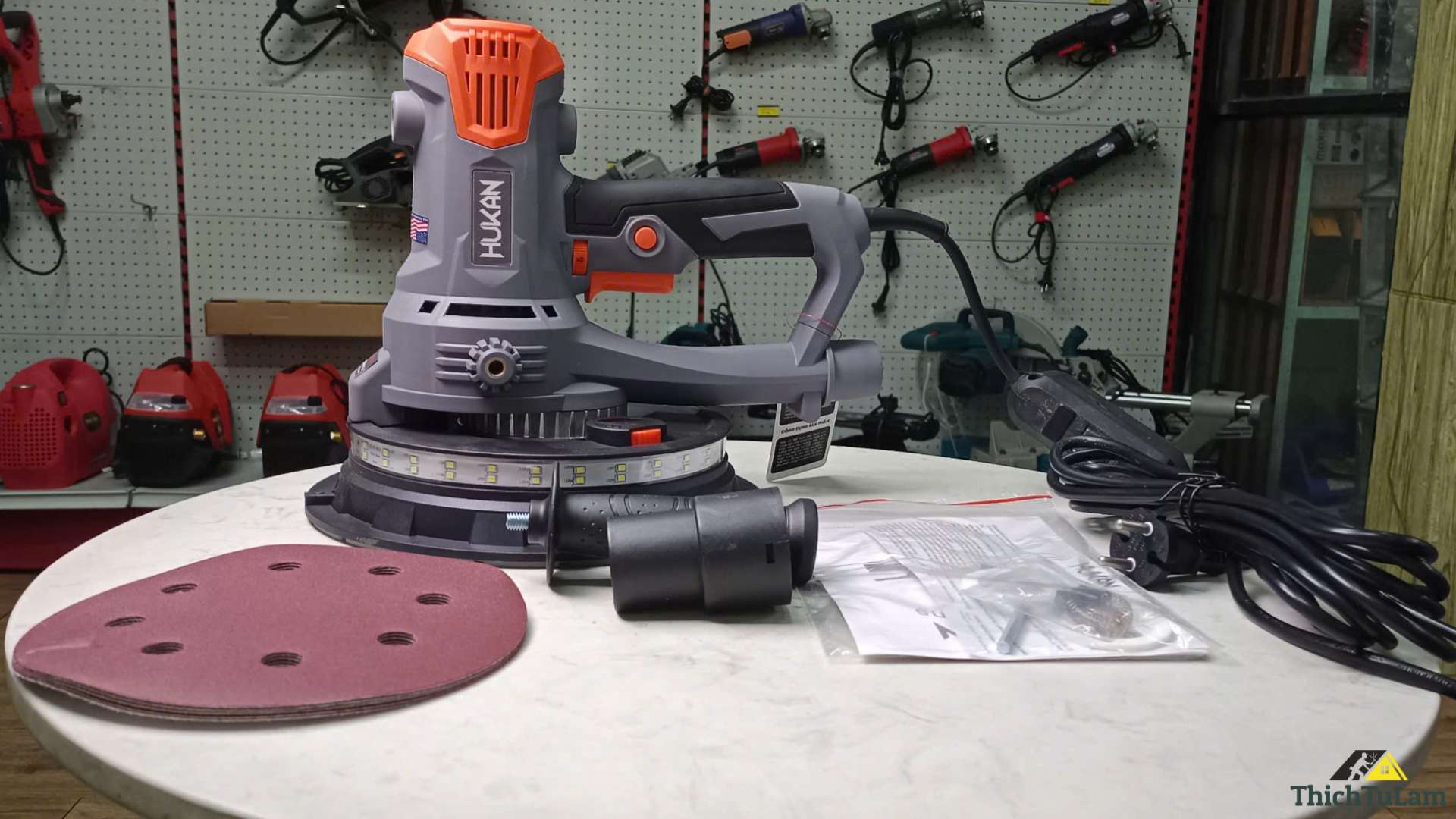 Máy chà tường có đèn Hukan G2-DS5819