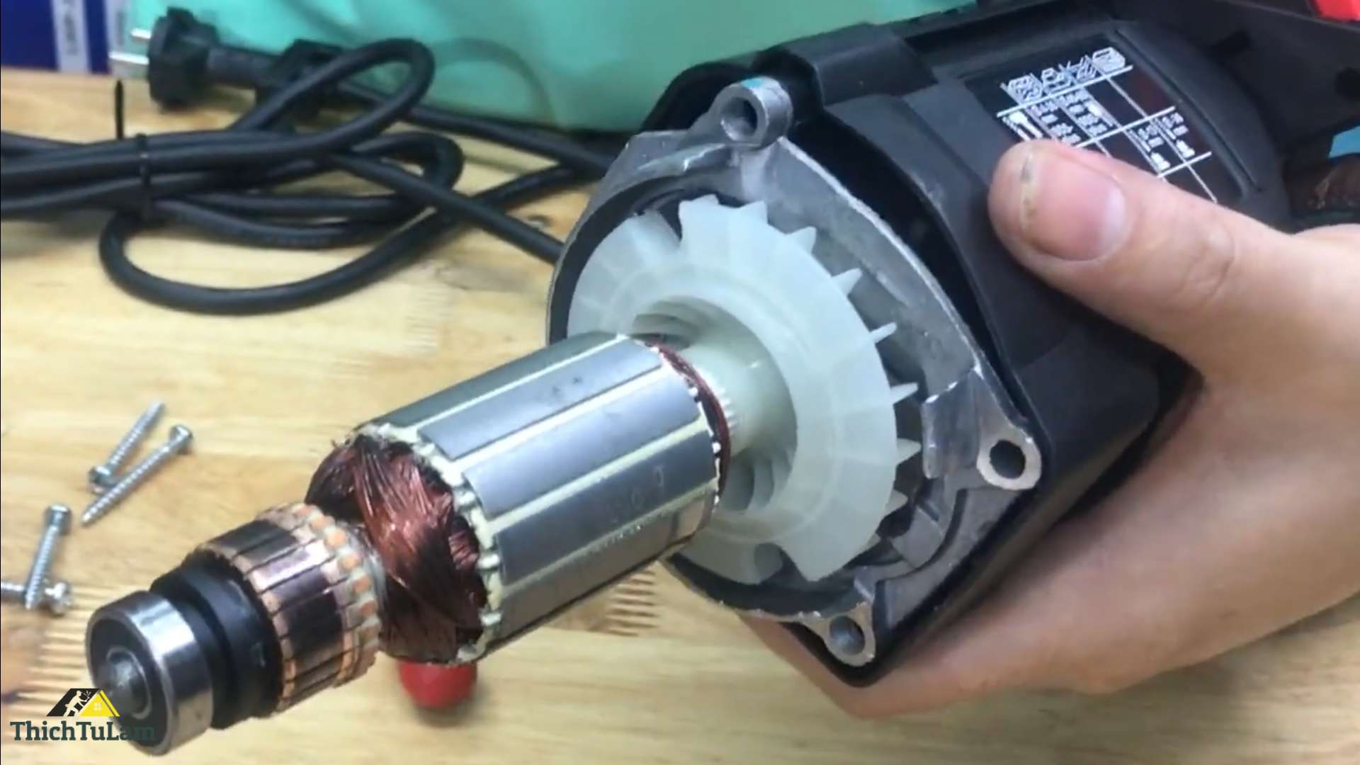 Bên trong Máy khoan bê tông điện 3 chế độ 800w Amaxtools AM2-26B