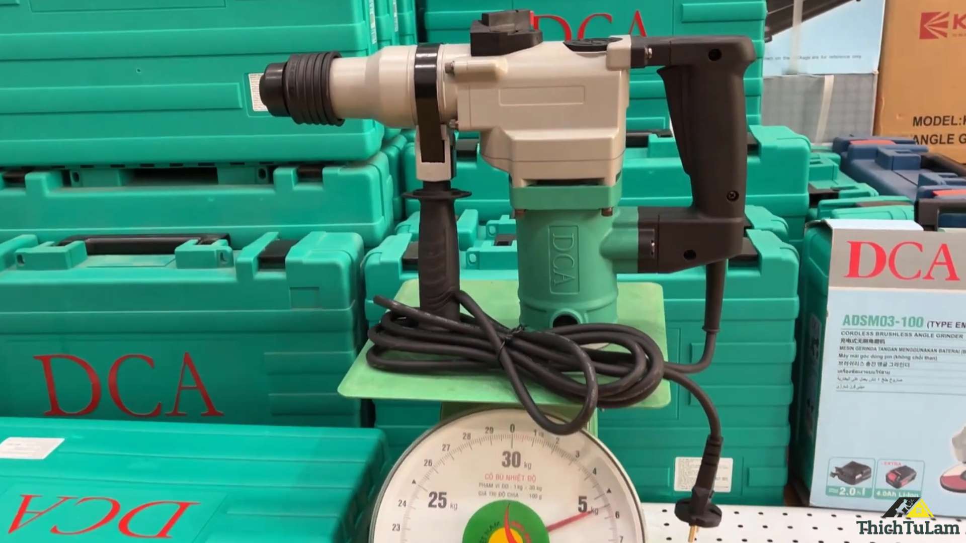 Máy khoan đục bê tông điện 2 chức năng DCA 960W AZC02-28