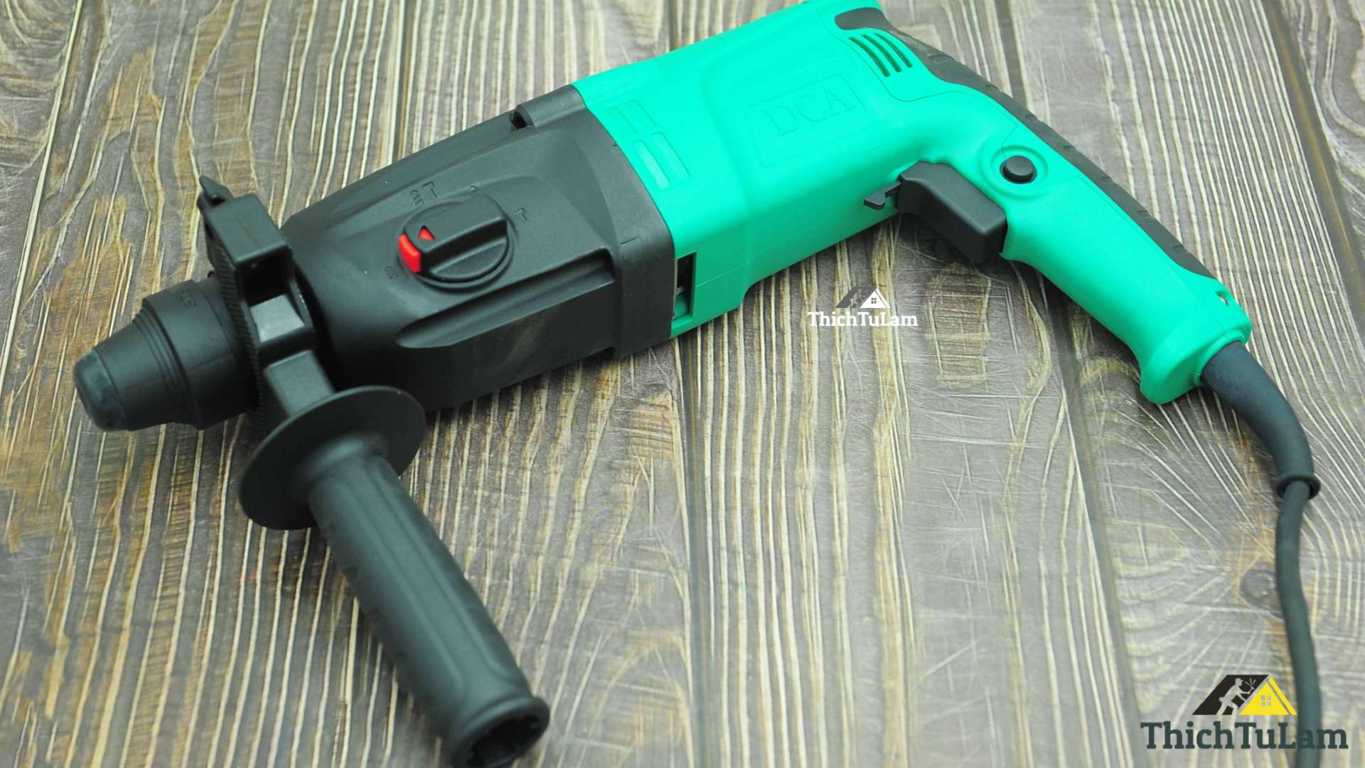 Máy khoan bê tông điện 3 chế độ 720W DCA AZC05-26B