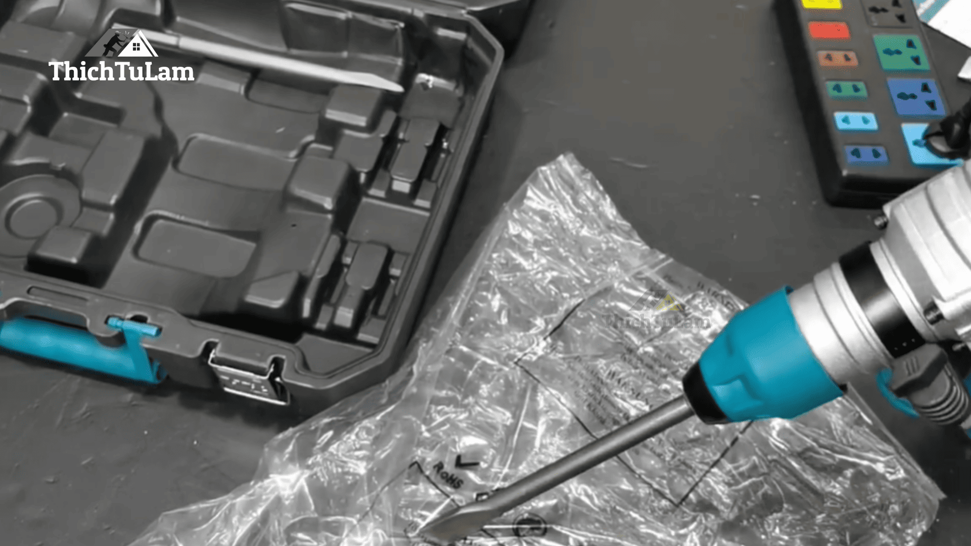 Máy khoan đục bê tông Total