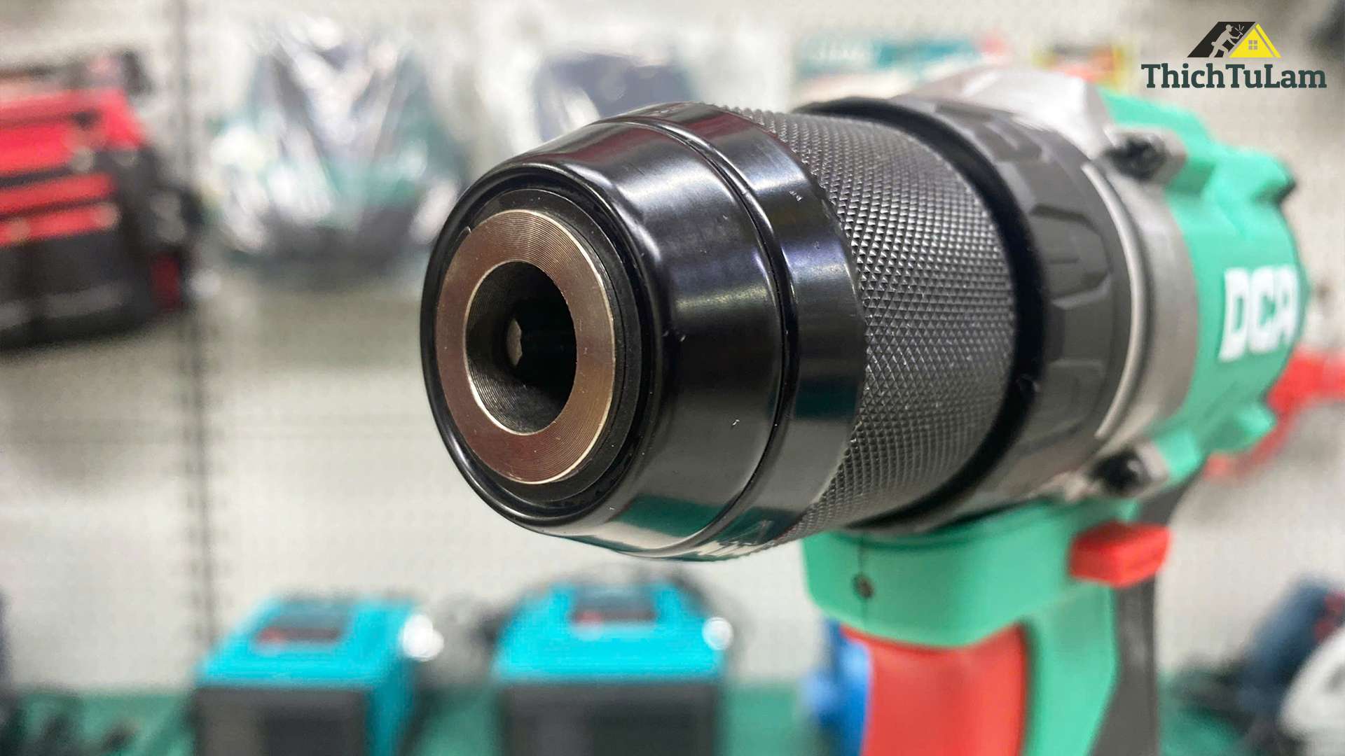 Máy khoan pin không chổi than 1 pin 1 sạc DCA ADJZ2060ADM