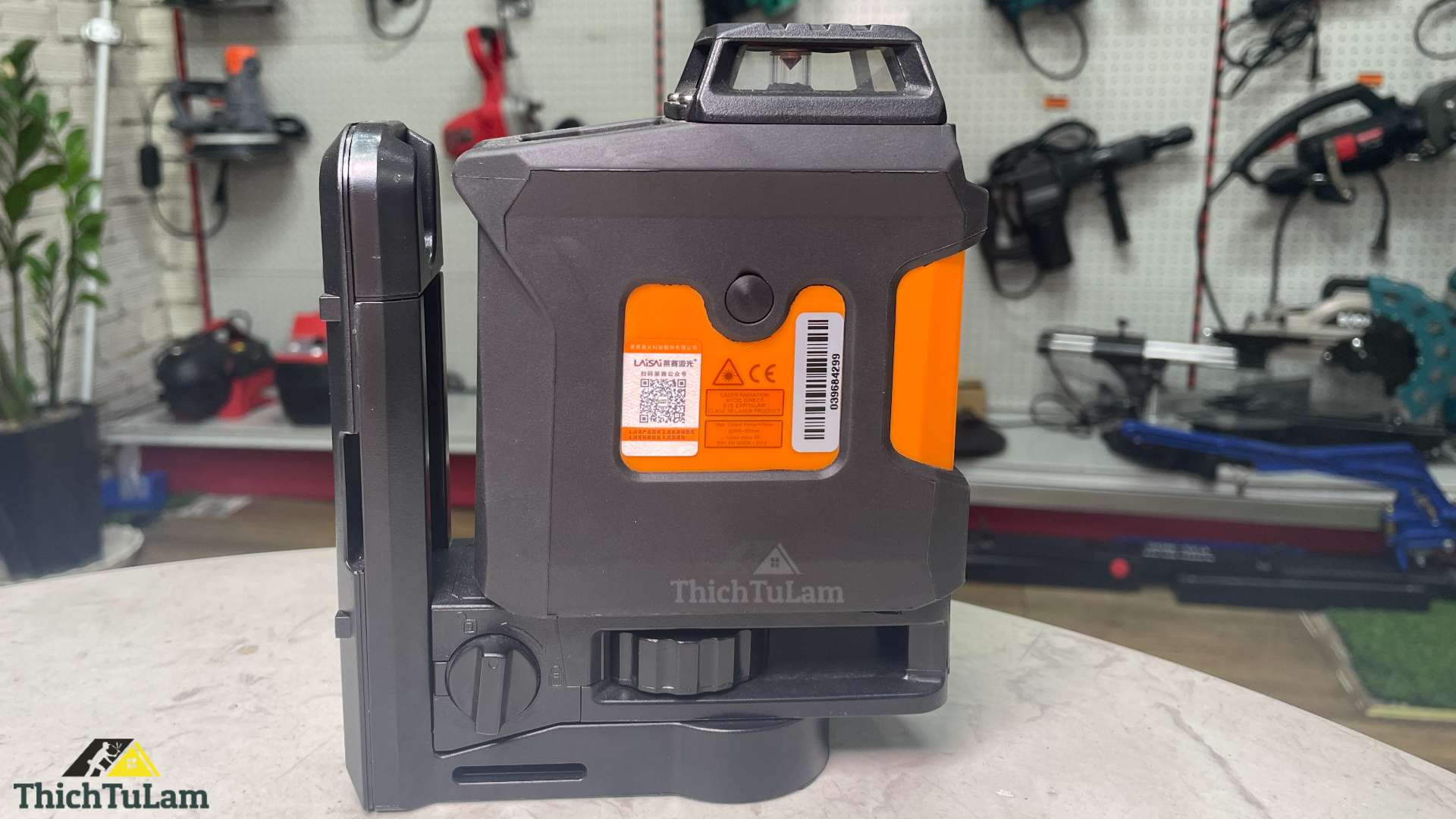 Máy laser cân bằng 5 tia xanh treo tường Laisai Model LSG660S