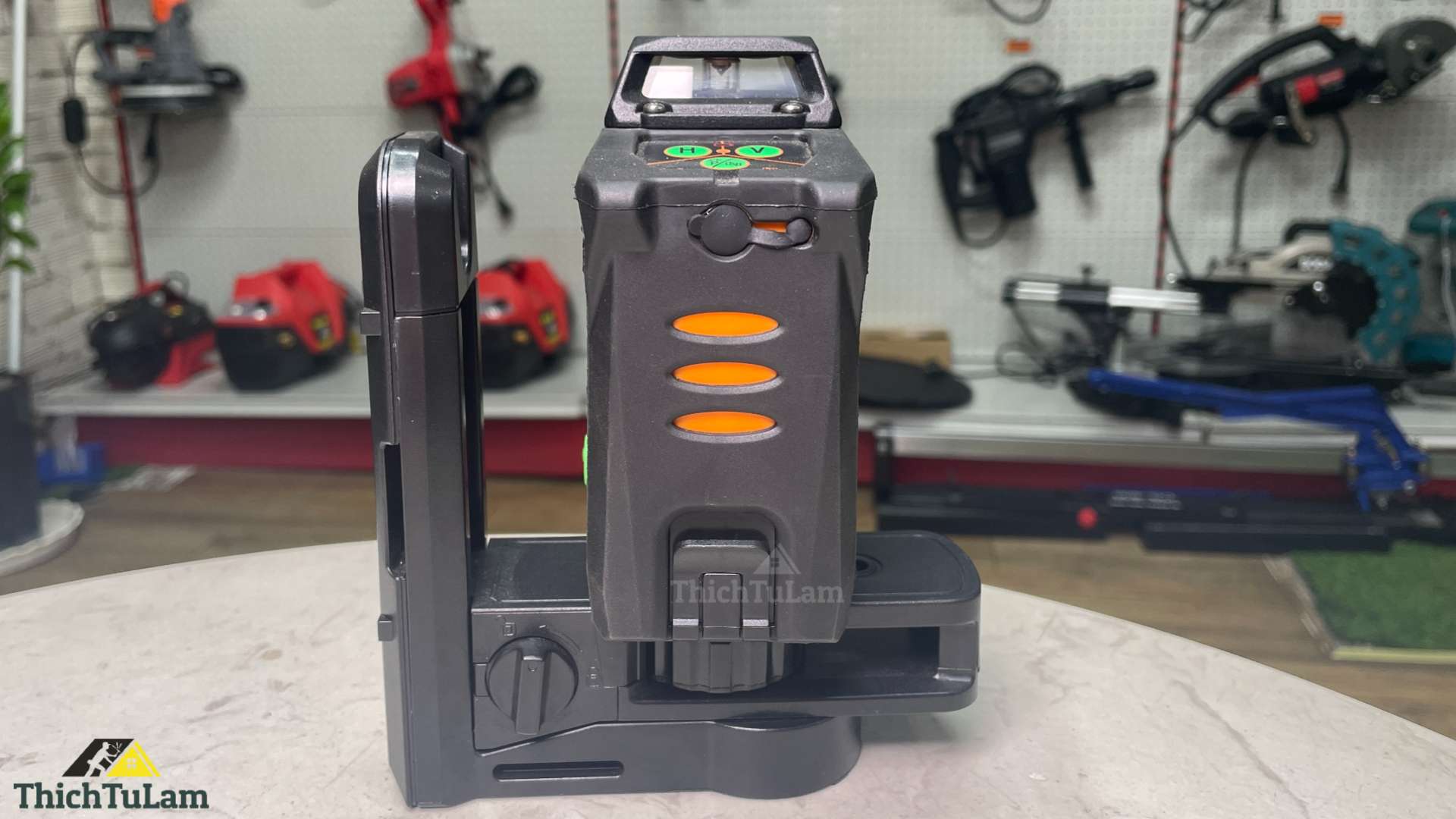 Máy laser cân bằng 5 tia xanh treo tường Laisai Model LSG660S