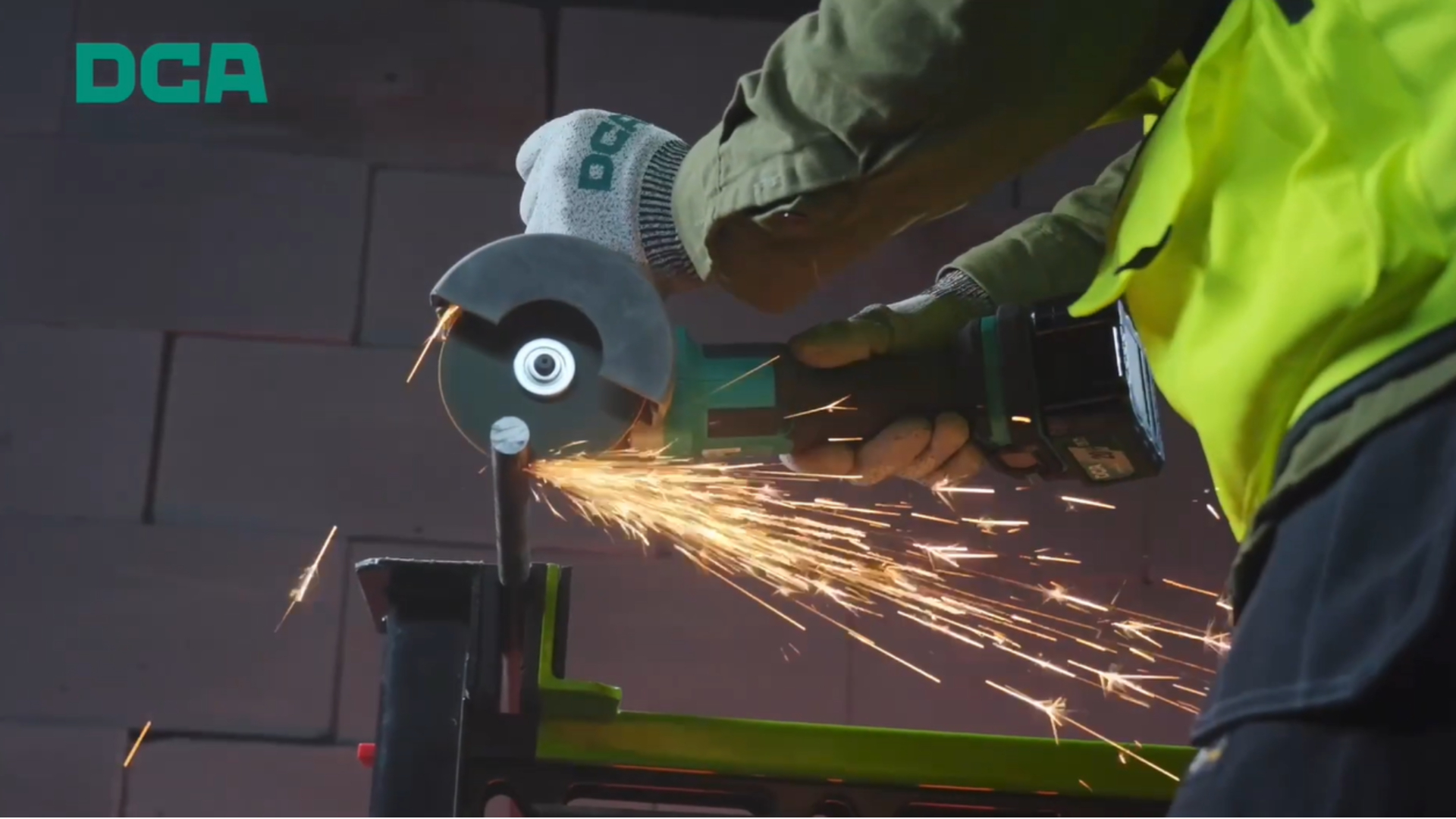 Máy Mài Góc Dùng Pin DCA ADSM03-100 Thiết Kế Tiện Lợi, Hiệu Suất Cao