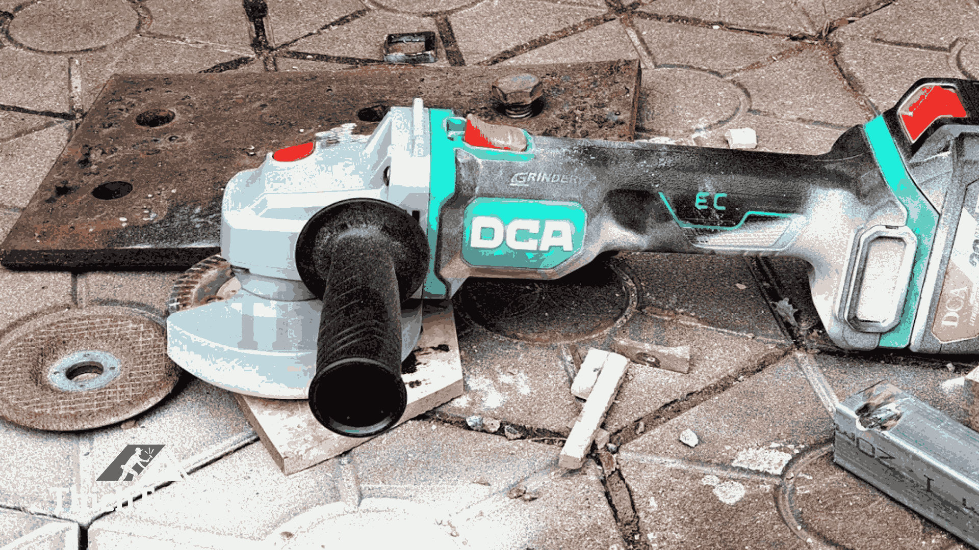 Máy mài góc pin DCA ADSM06-100