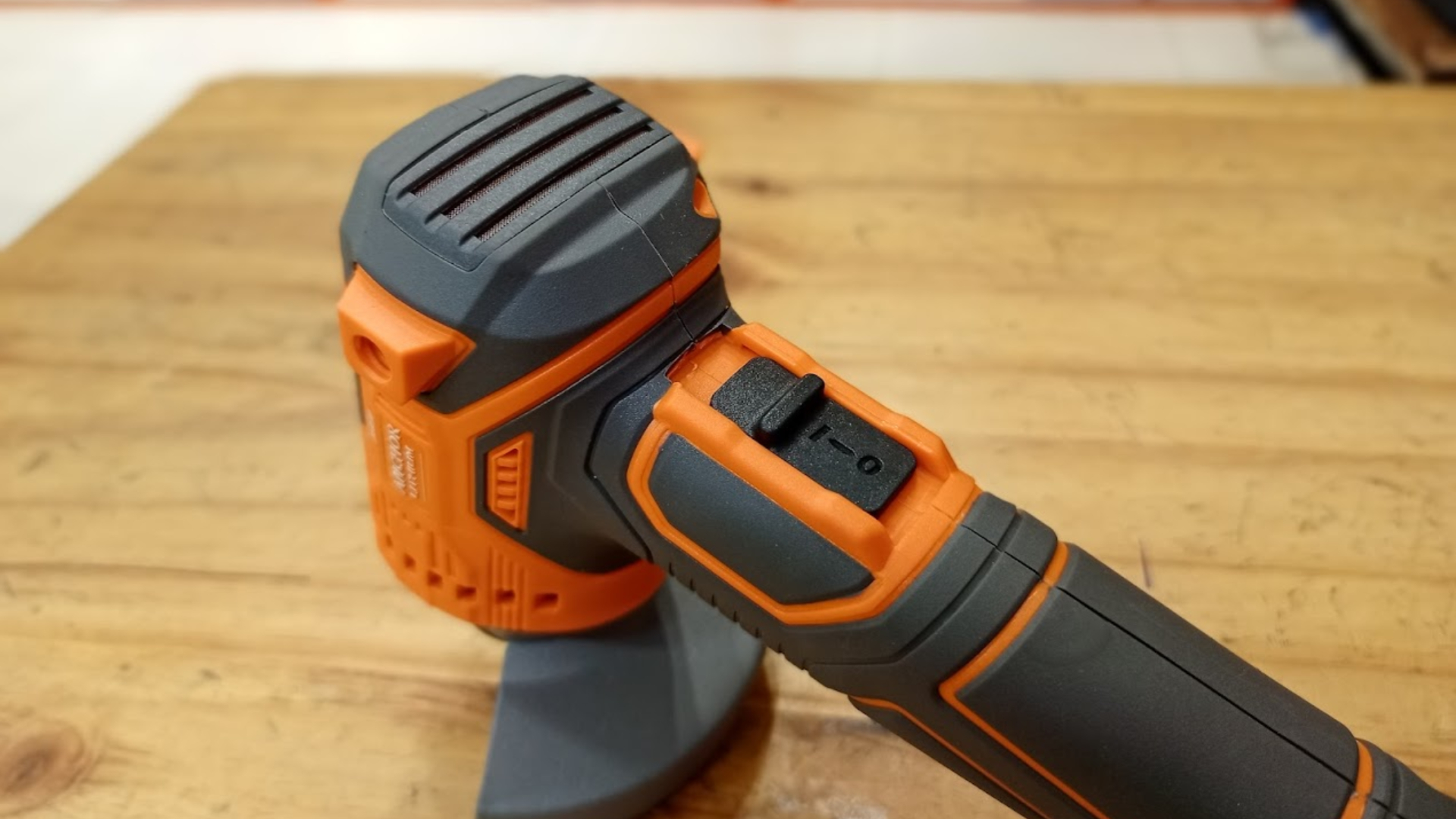 Máy mài pin 20V Anchor DCA2 Đánh giá chi tiết và chuyên nghiệp