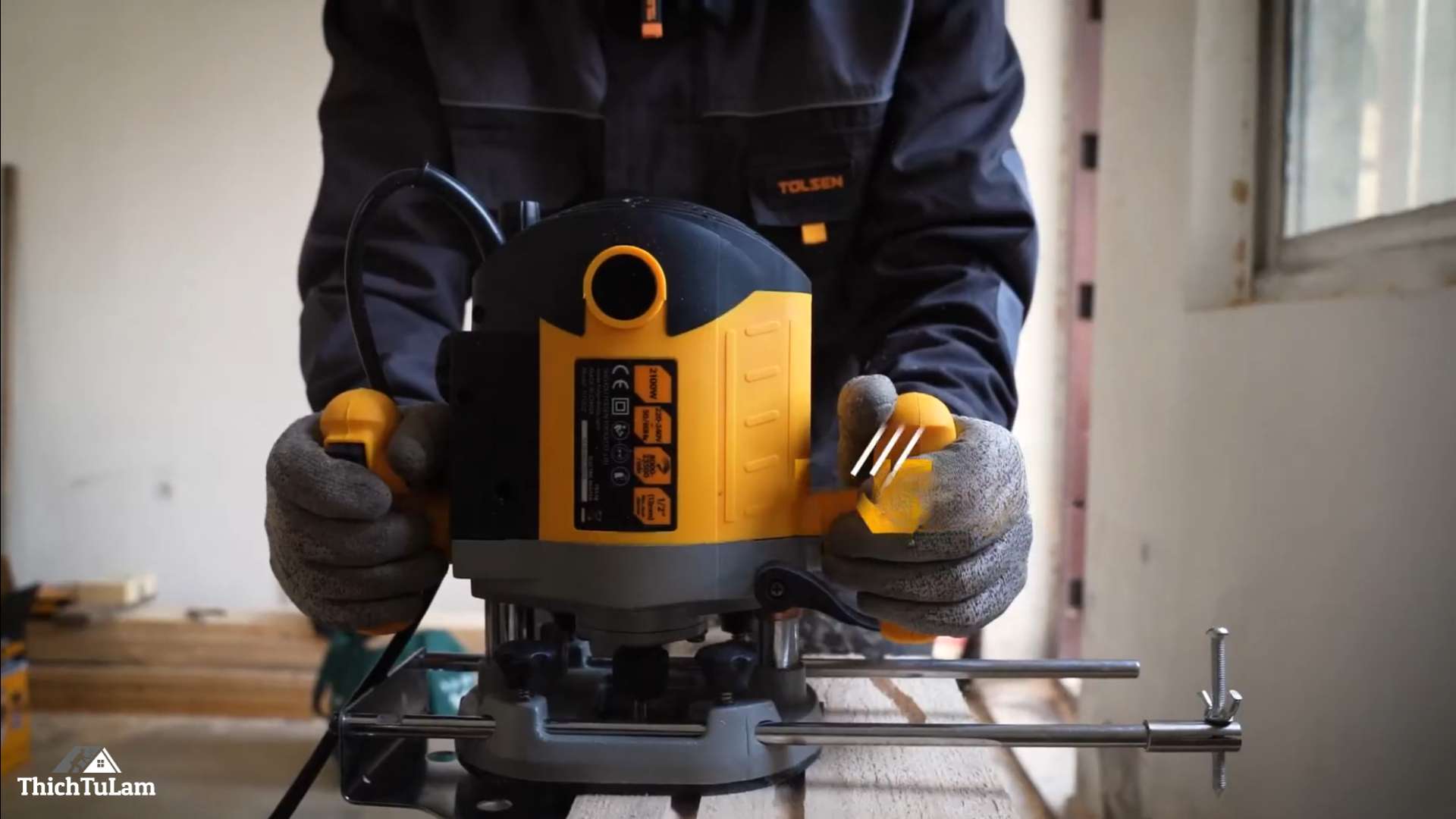 Máy phay gỗ 2 tay cầm 2100W Tolsen 79534