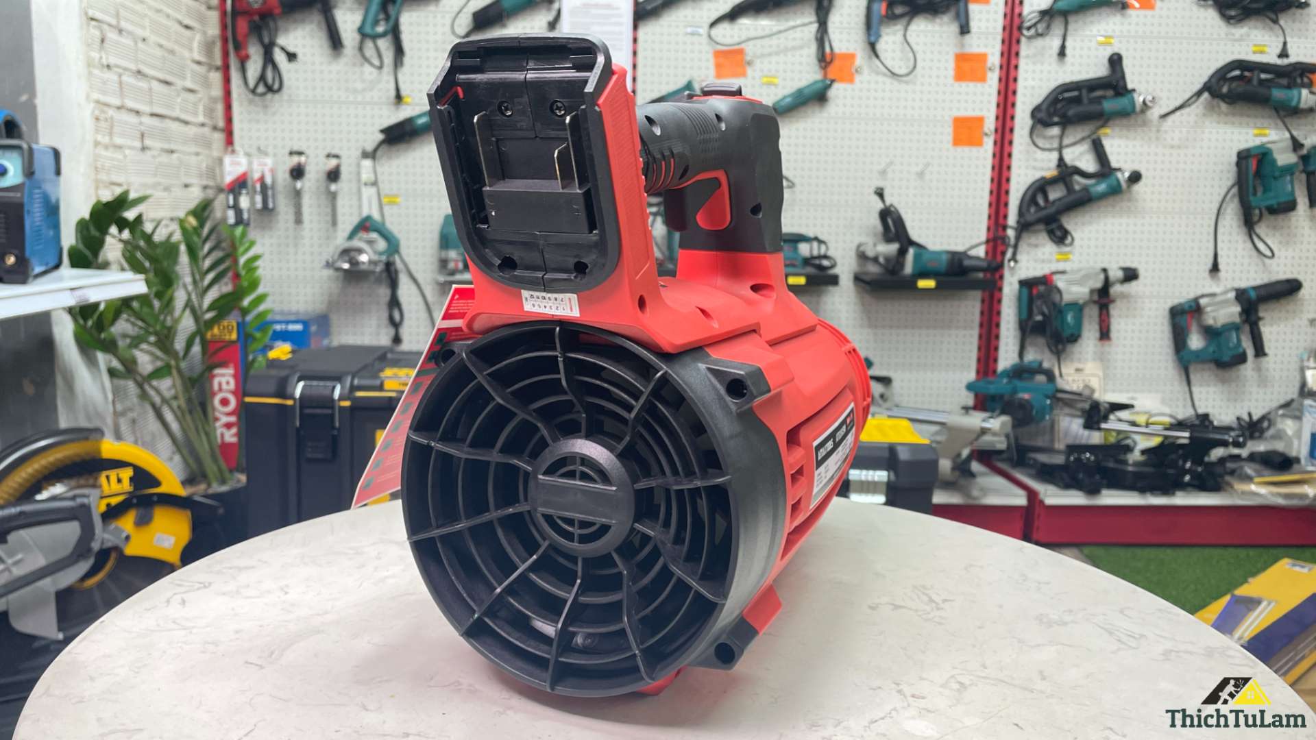 Máy thổi lá pin Amaxtools ATB260SM