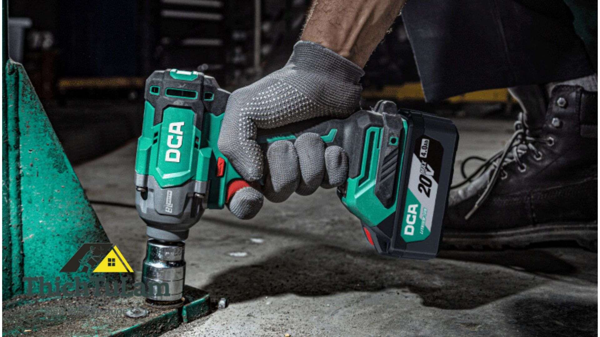 Máy vặn bu lông DCA ADPB698