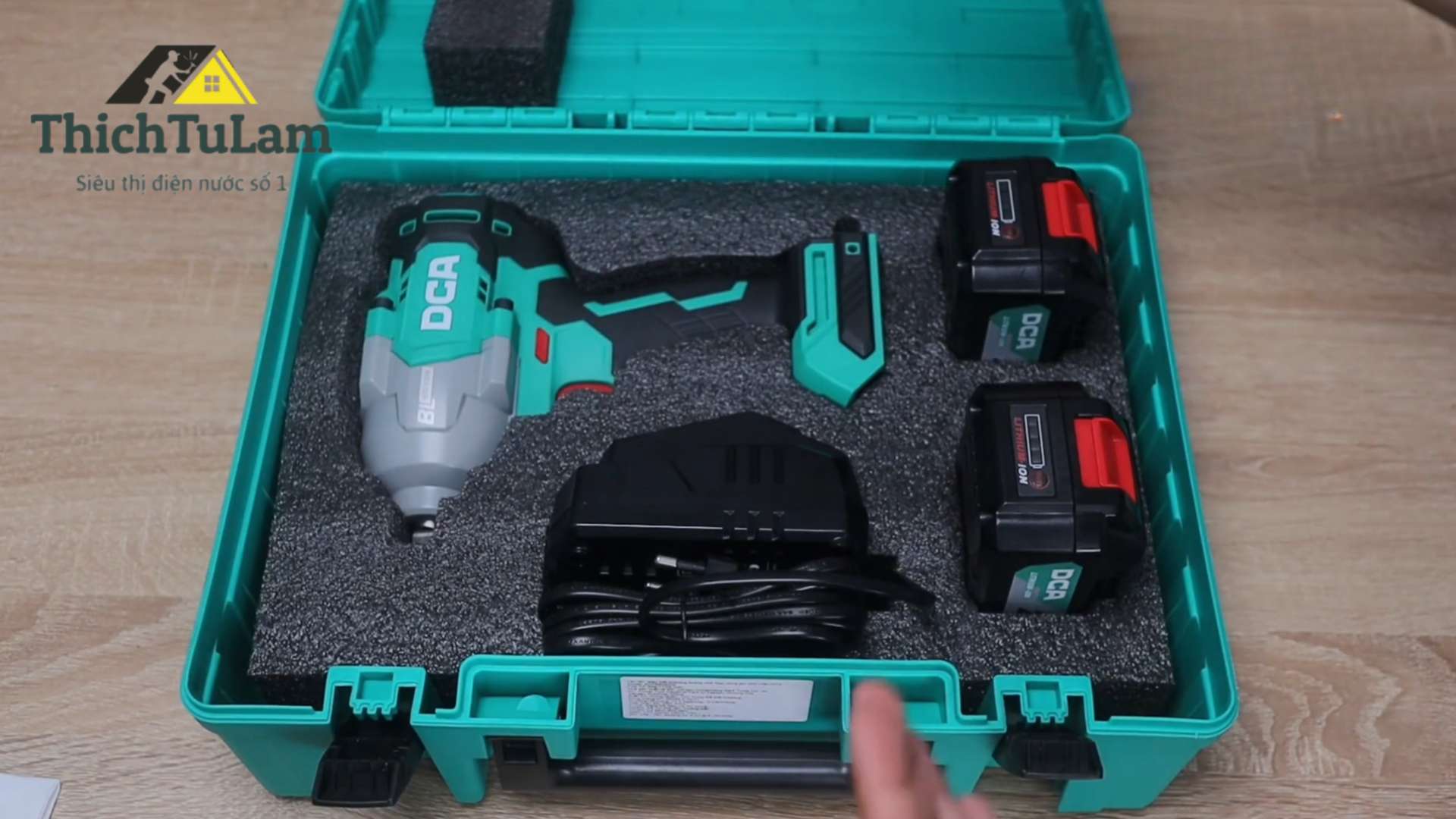 Phụ kiện và thân Máy vặn bu lông DCA ADPB698