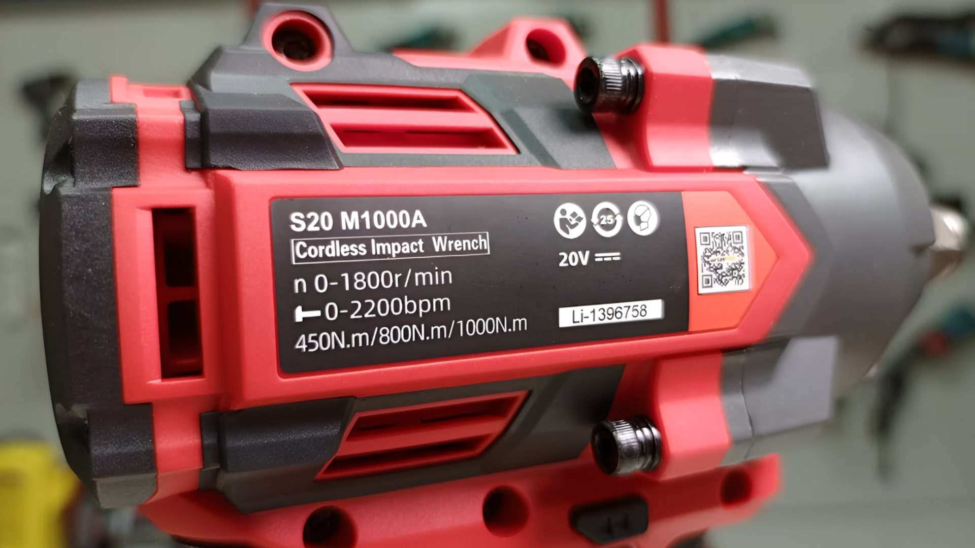 Máy bắn bu lông pin M21 1000Nm Sfunpro S20M1000A-4.0 (2 pin 4Ah + 1 sạc)