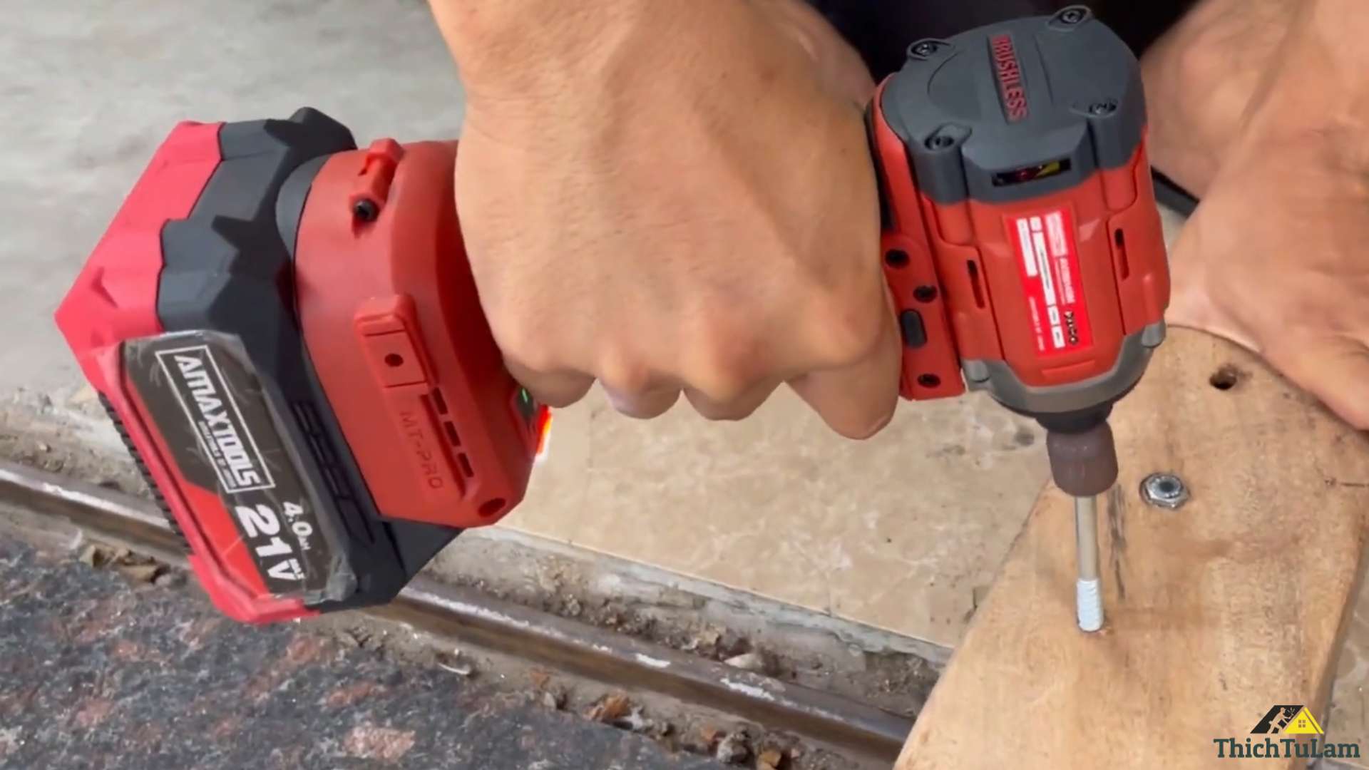 Máy vặn vít AV28014SM bắn vít gỗ