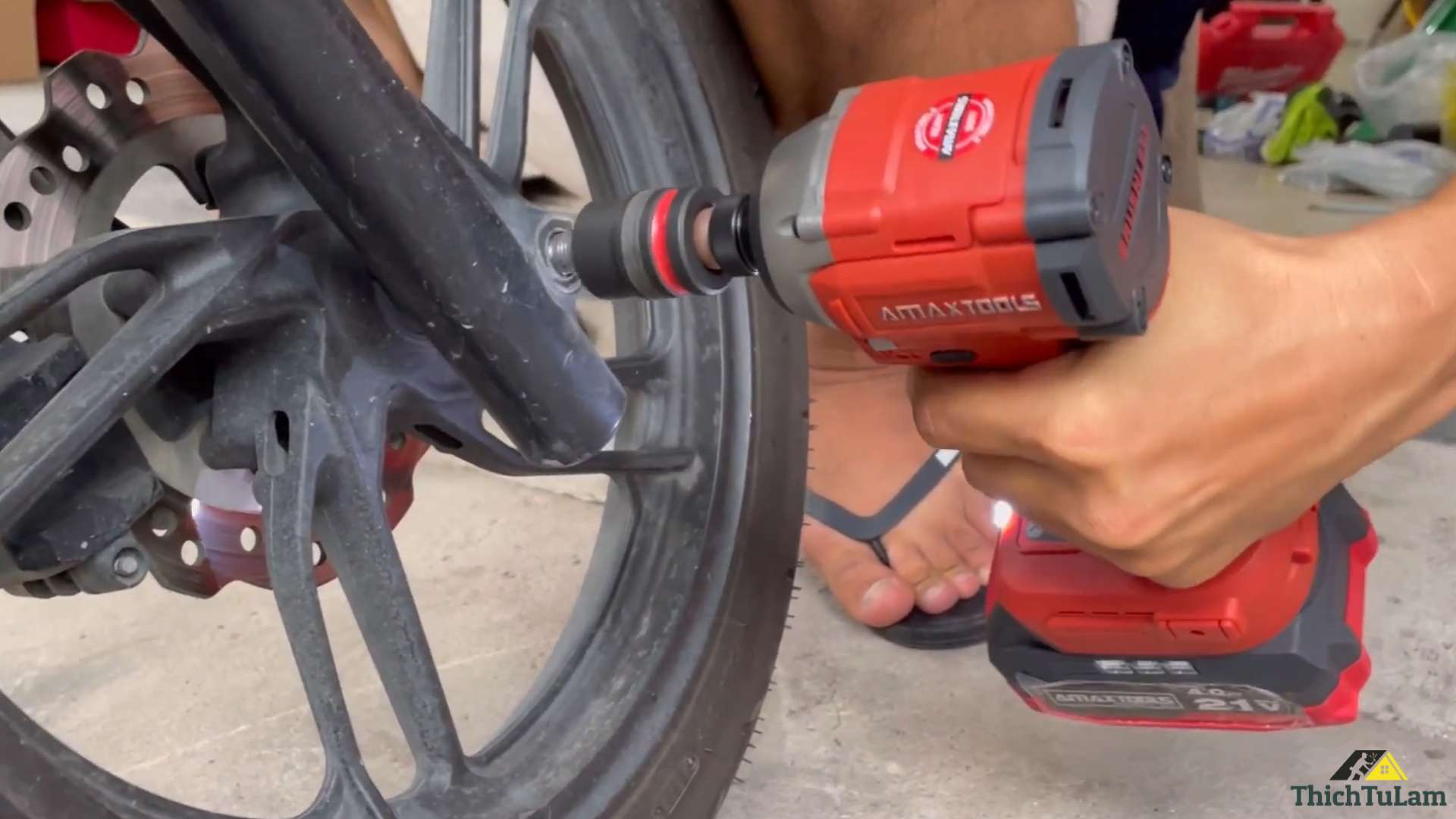 Máy vặn vít AV28014SM bắn vít xe máy có đèn LED