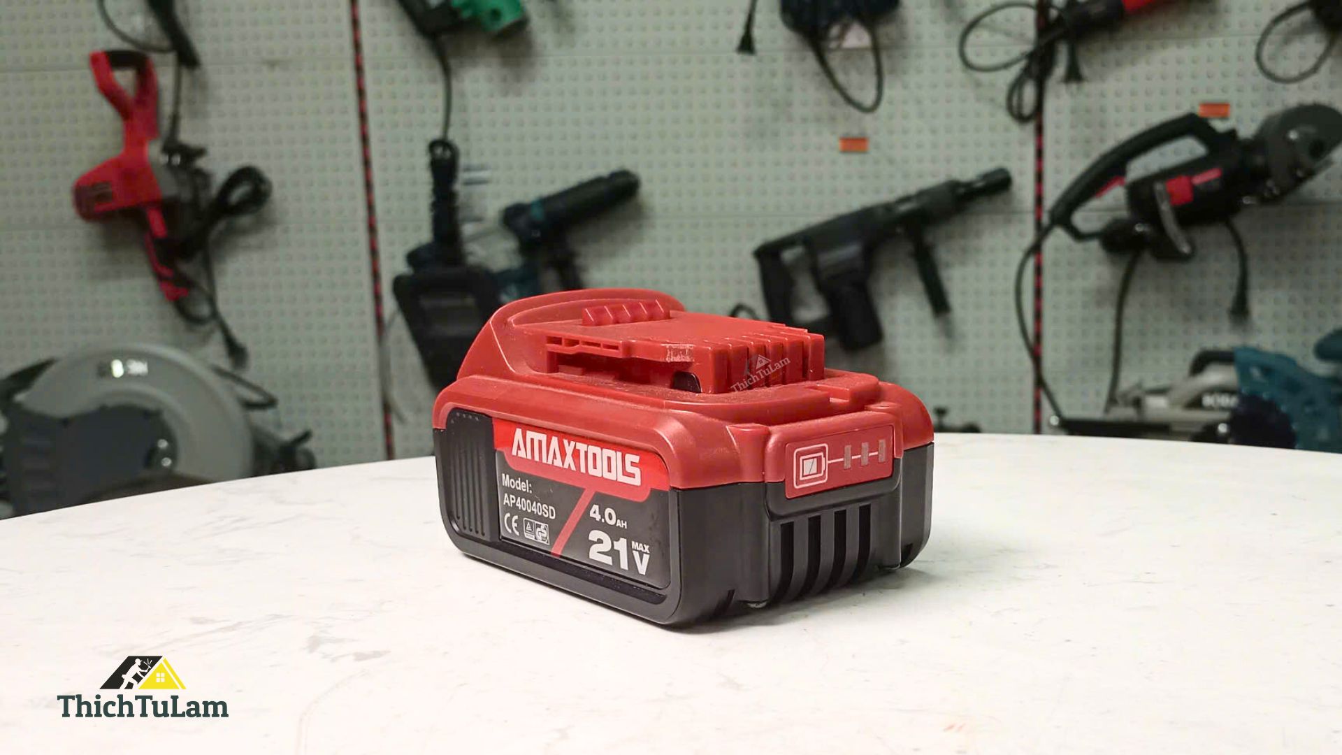 Pin D21 - 4Ah (Chân chung Dewalt) Amaxtools AP40040SD