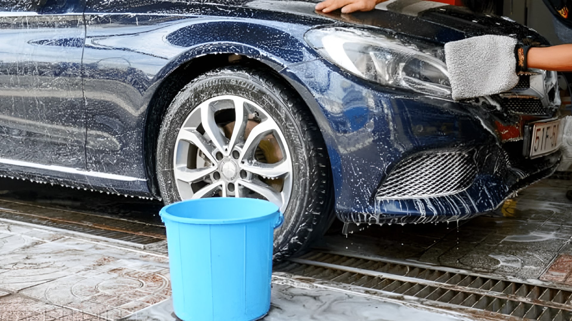 Bước 2: Rửa bằng xà phòng