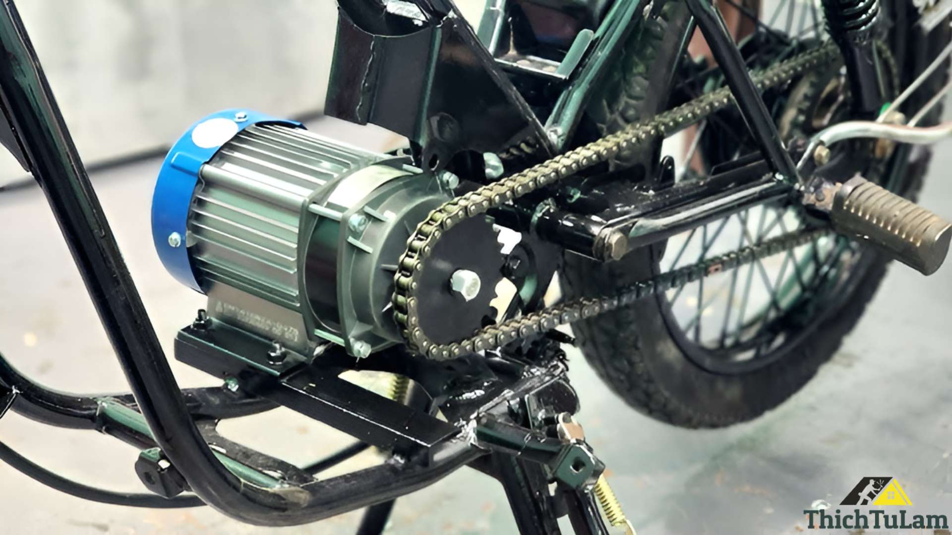 Sử dụng động cơ điện không chổi than cho xe máy điện