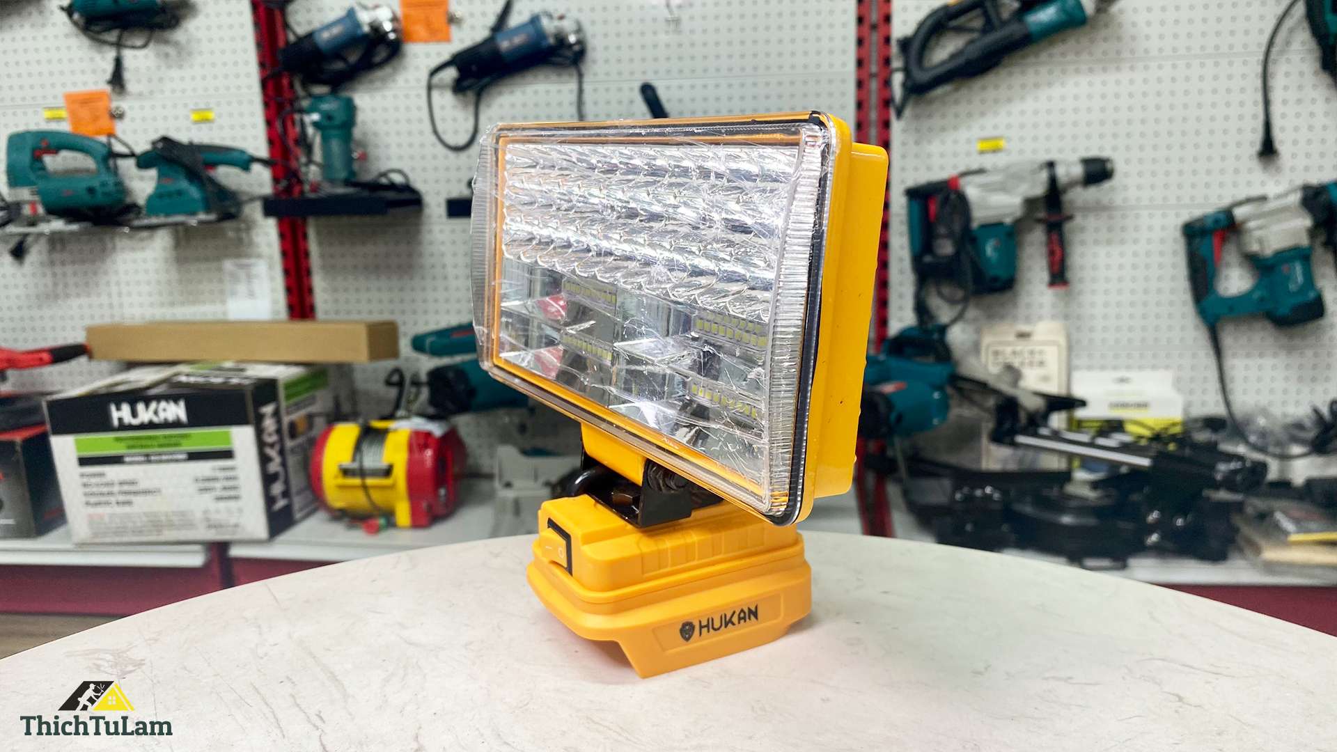 Thân đèn pha pin 21v 84 Led 90W Hukan HK-LB8IN90W