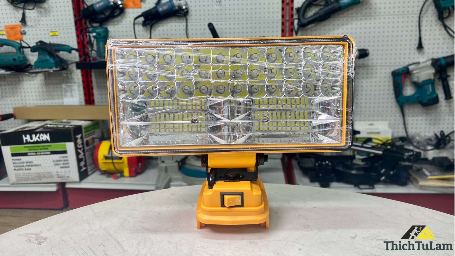 Thân đèn pha pin 21v 84 Led 90W Hukan HK-LB8IN90W