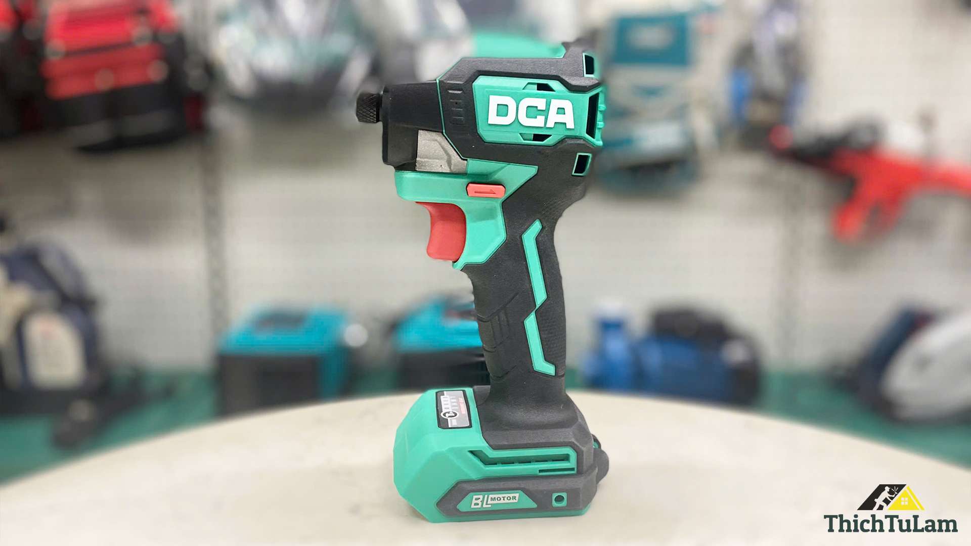 Thân máy bắt vít không chổi than dùng pin DCA ADPL208Z