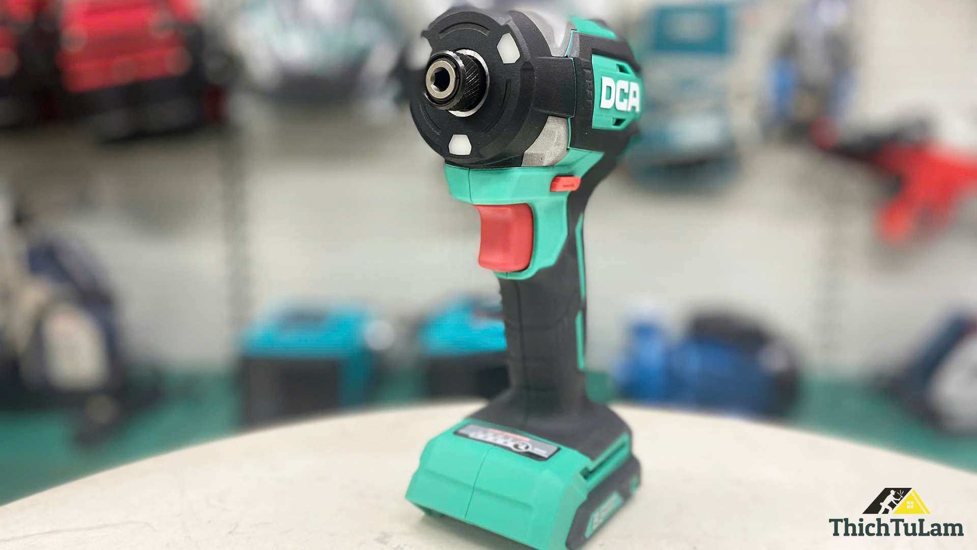 Thân máy bắt vít không chổi than dùng pin DCA ADPL208Z