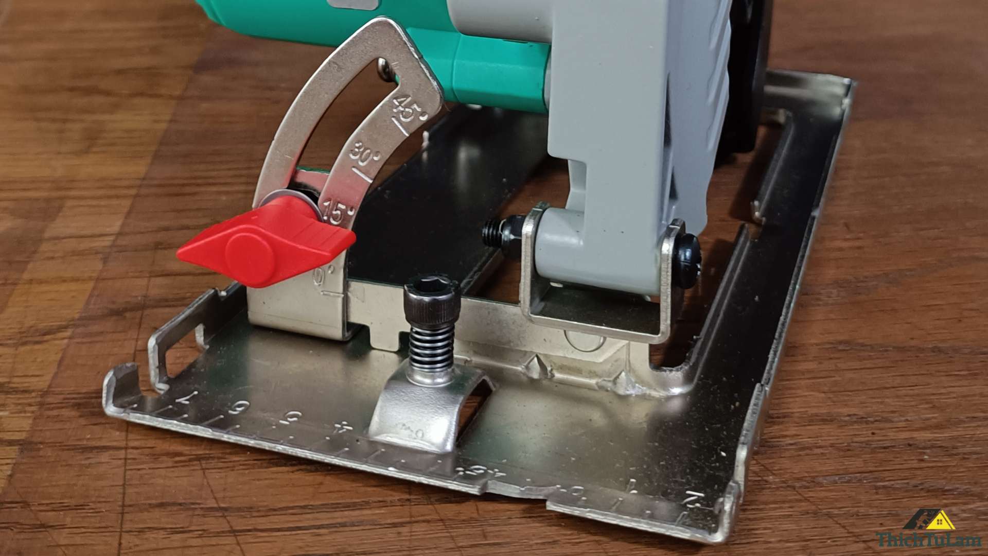 Máy cưa đĩa tròn DCA ADMY125Z