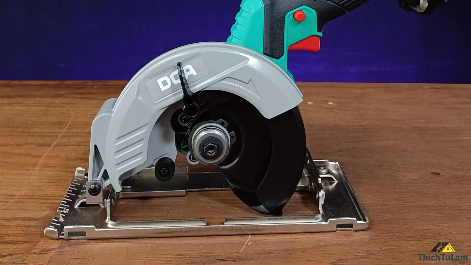 Thân máy cưa đĩa tròn 125mm dùng pin 20v DCA ADMY125Z