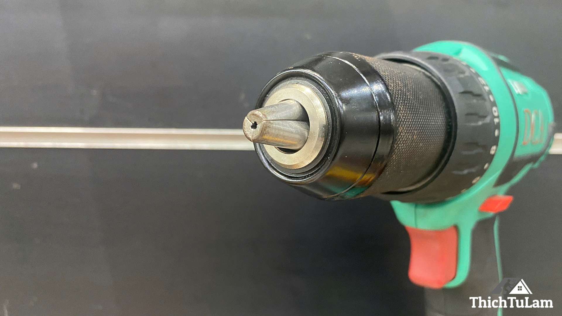 Thân máy khoan bắt vít pin 20V DCA ADJZ04-13Z