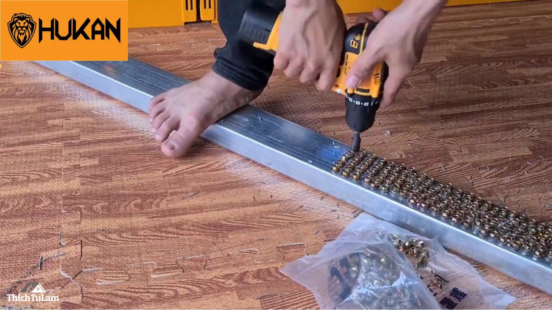 Thử nghiệm bắn vít tôn Máy khoan pin Hukan HK-XC5