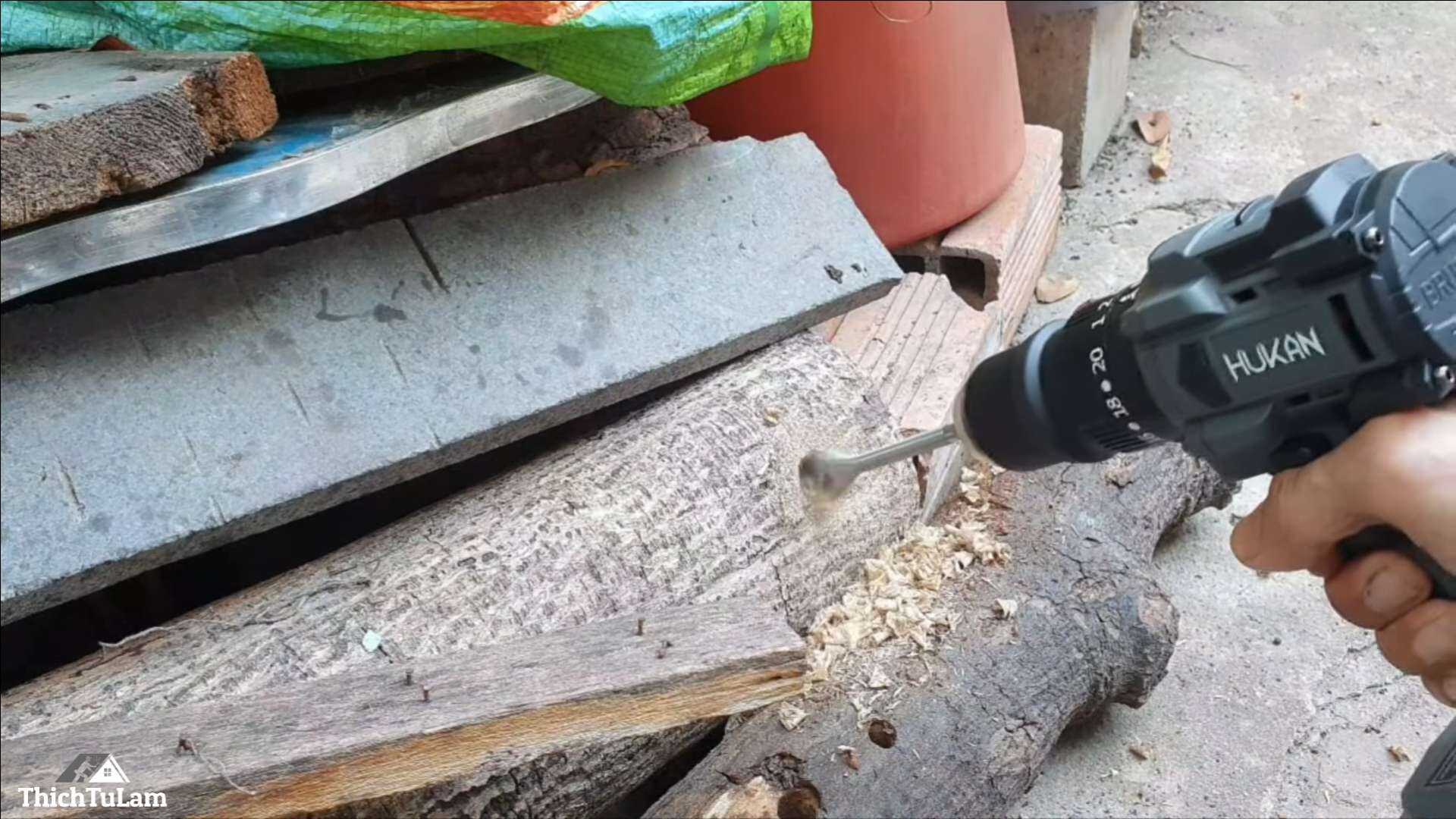 Thử nghiệm khoan gỗ